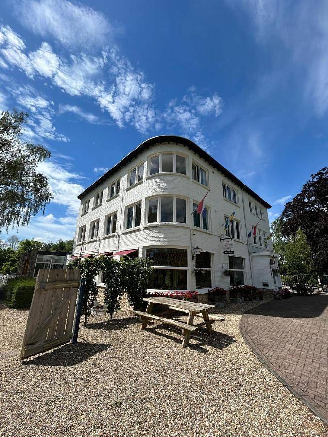 B&b voor 2 personen, with Terras and Tuin as well as Uitzicht in Schin op Geul