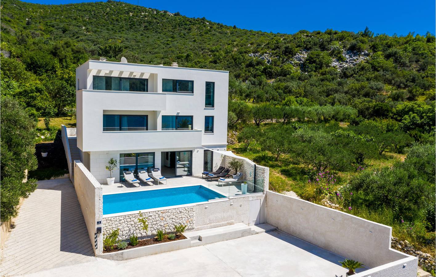 Holiday home for 8 people with terrace in Zaton, Grad Dubrovnik