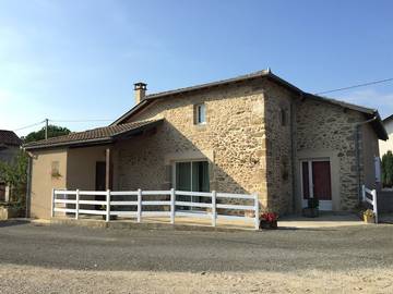 Chambre d’hôte pour 2 personnes, avec jardin à Saint-Santin (homonymie)