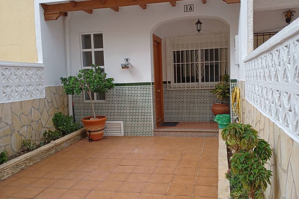 Townhouse With Patios, Bbq, Free Wifi And Parking At 5 'On Foot Of The Beach in Nerja Centre, Nerja