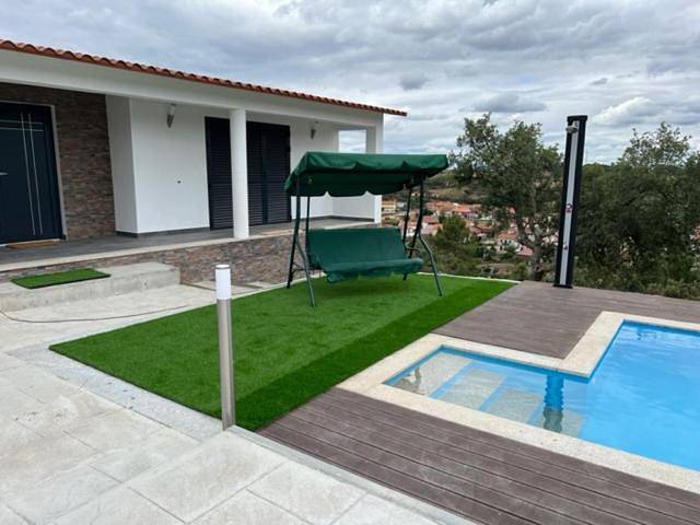 Location de vacances pour 5 personnes, avec vue ainsi que piscine et jardin dans Mogadouro