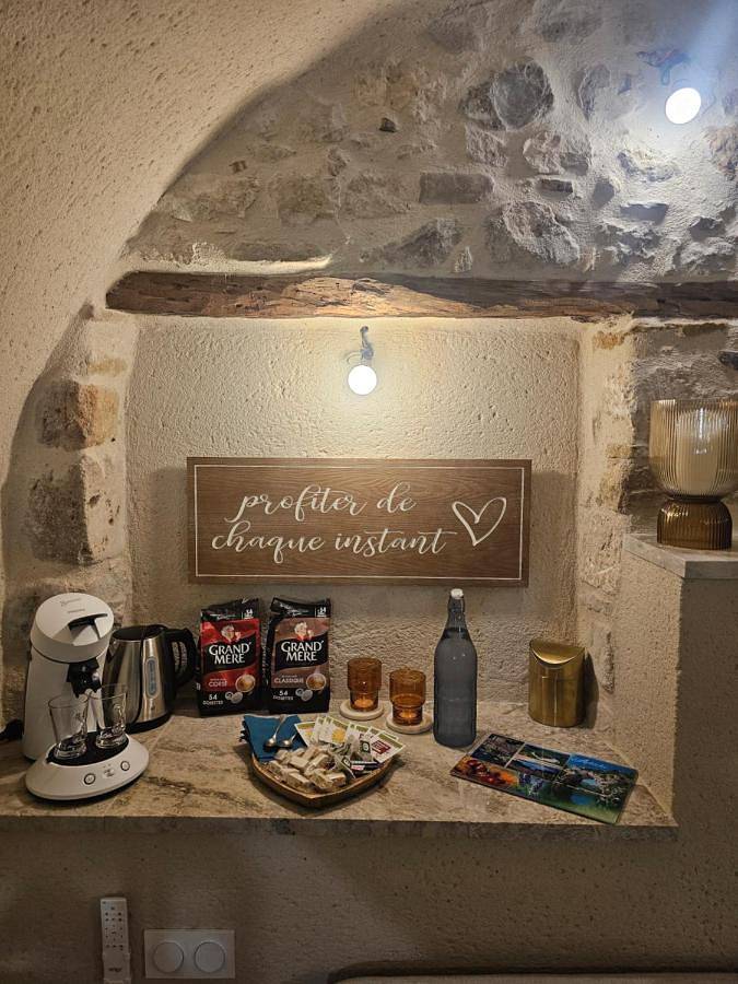 Suite voûtée minérale - fraicheur naturelle - au cœur de Vallon Pont d'Arc in Vallon-Pont-d'Arc, Gorges de l’Ardèche