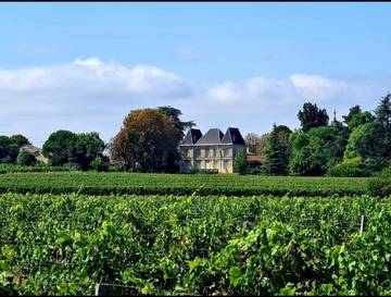 Location de vacances pour 2 personnes, avec jardin et piscine à Bayon-sur-Gironde