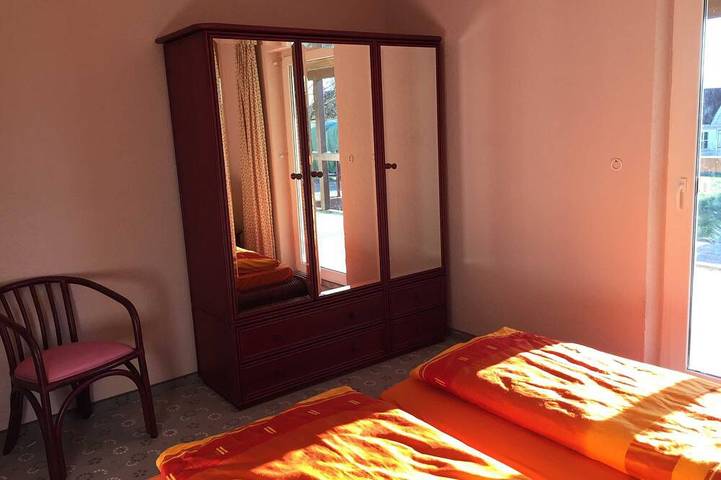 Bungalow für 6 Personen, mit Terrasse und Garten in Altenkirchen - 2