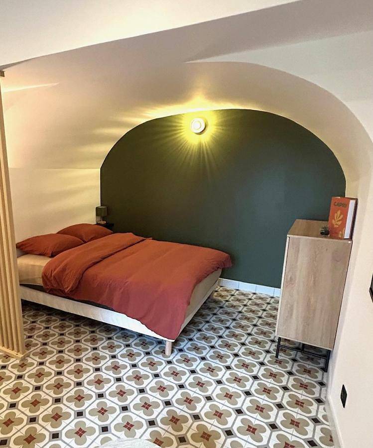 Appartement entier, One-Bedroom Apartment in Gémenos, Région de Marseille