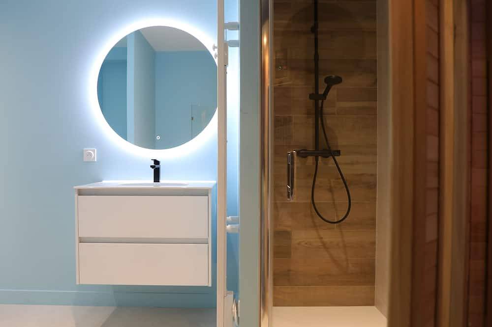 Entire apartment, Marine Blue Apartment Terrace and Sauna in Pirou, Coutances