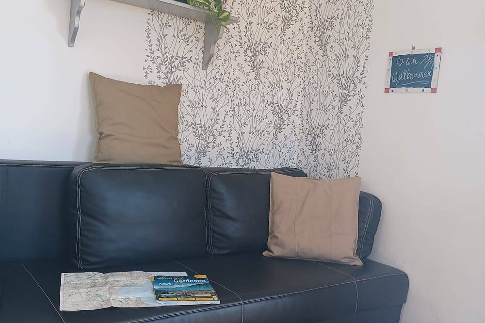 Cały apartament, # 208 Casa Allegro dla 4 osób, basen, widok na jezioro in Gardola, Tignale