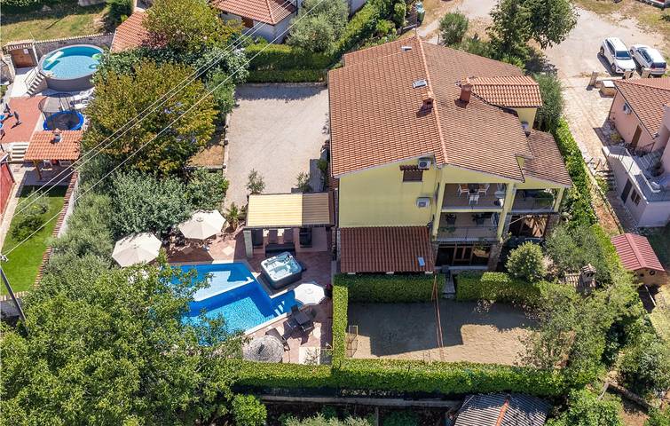 Ferienhaus für 20 Personen, mit Sauna und Terrasse