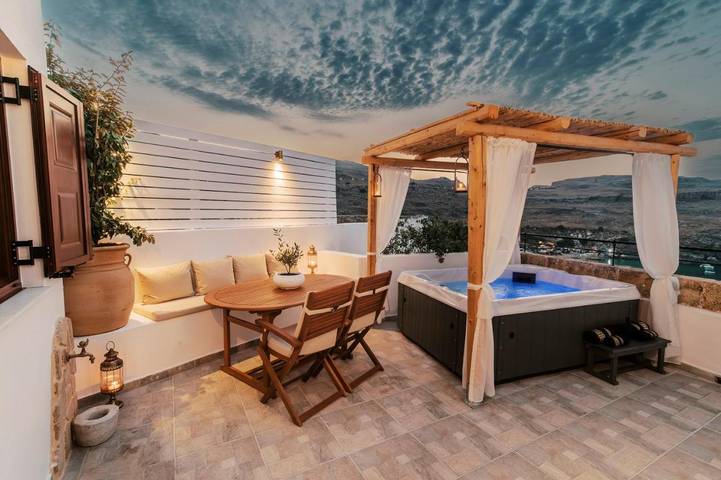 Chalet para 4 personas, con terraza y vistas, Se admiten mascotas en Lindos