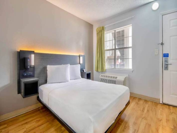 Apartamento entero, 1 cama tamaño queen | Ducha adaptada para personas con discapacidad (Ada/Ri) in San Antonio, Condado de Bexar