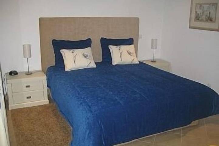 Villa for 6 people, with garden and terrace as well as pool in Salema