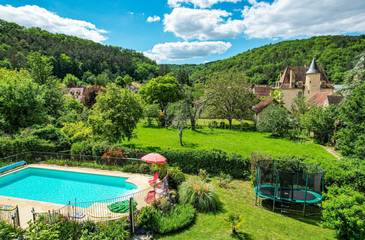 Gîte pour 8 personnes, avec balcon ainsi que piscine et jardin à Daglan
