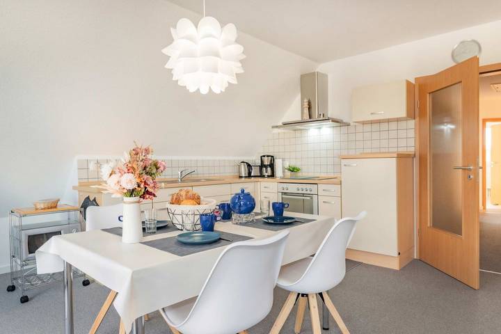 Ganze Wohnung, Komfortable Ferienunterkunft Thusnelda mit Balkon und Wlan in Koserow in Koserow, Bernsteinbäder