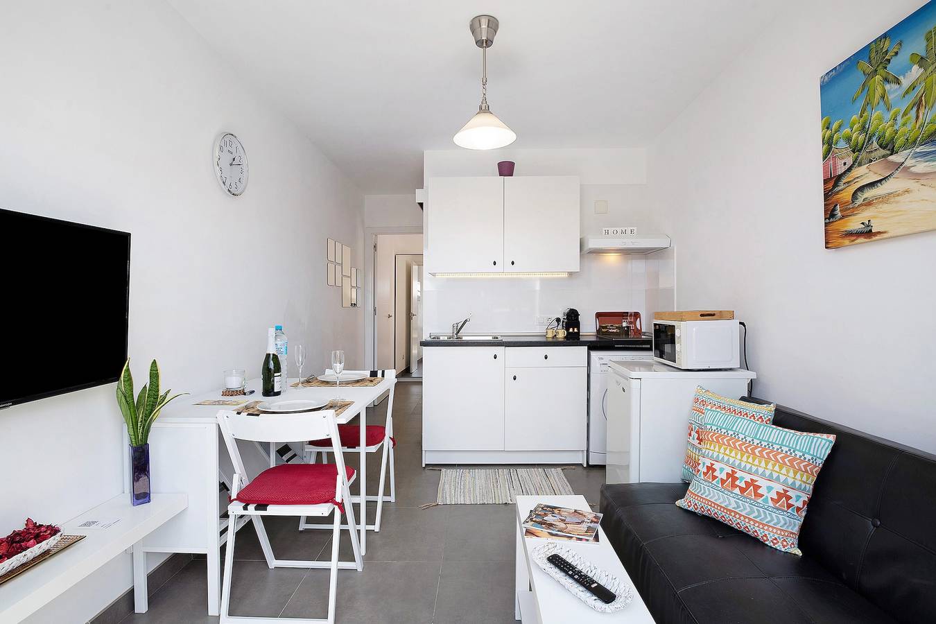 Apartamento entero, Apartamento de vacaciones 'Rosales' con terraza privada, jardín compartido y Wi-Fi in Playa Blanca, Yaiza
