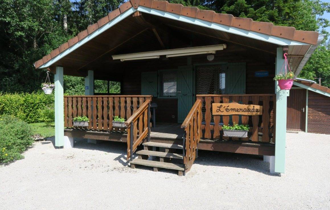 Chalet l'Emeraude, Pays des Lacs 5 Pers in Pont-de-Poitte, Jura