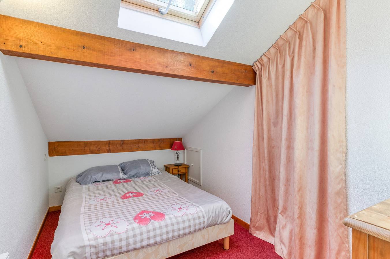 Apartamento entero, Apartamento 'B3 Chamois' con vistas a la montaña, jardín compartido y Wi-Fi in Le Bourg-d'Oisans, Les Deux Alpes