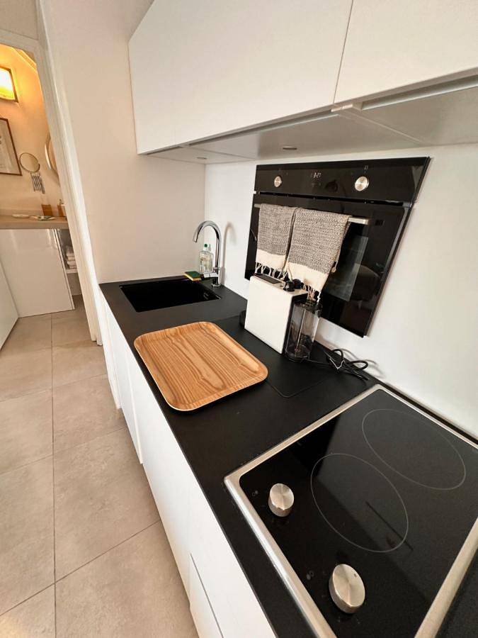 Gîte pour 2 personnes, avec terrasse ainsi que vue et piscine dans Nettlé Bay - 2