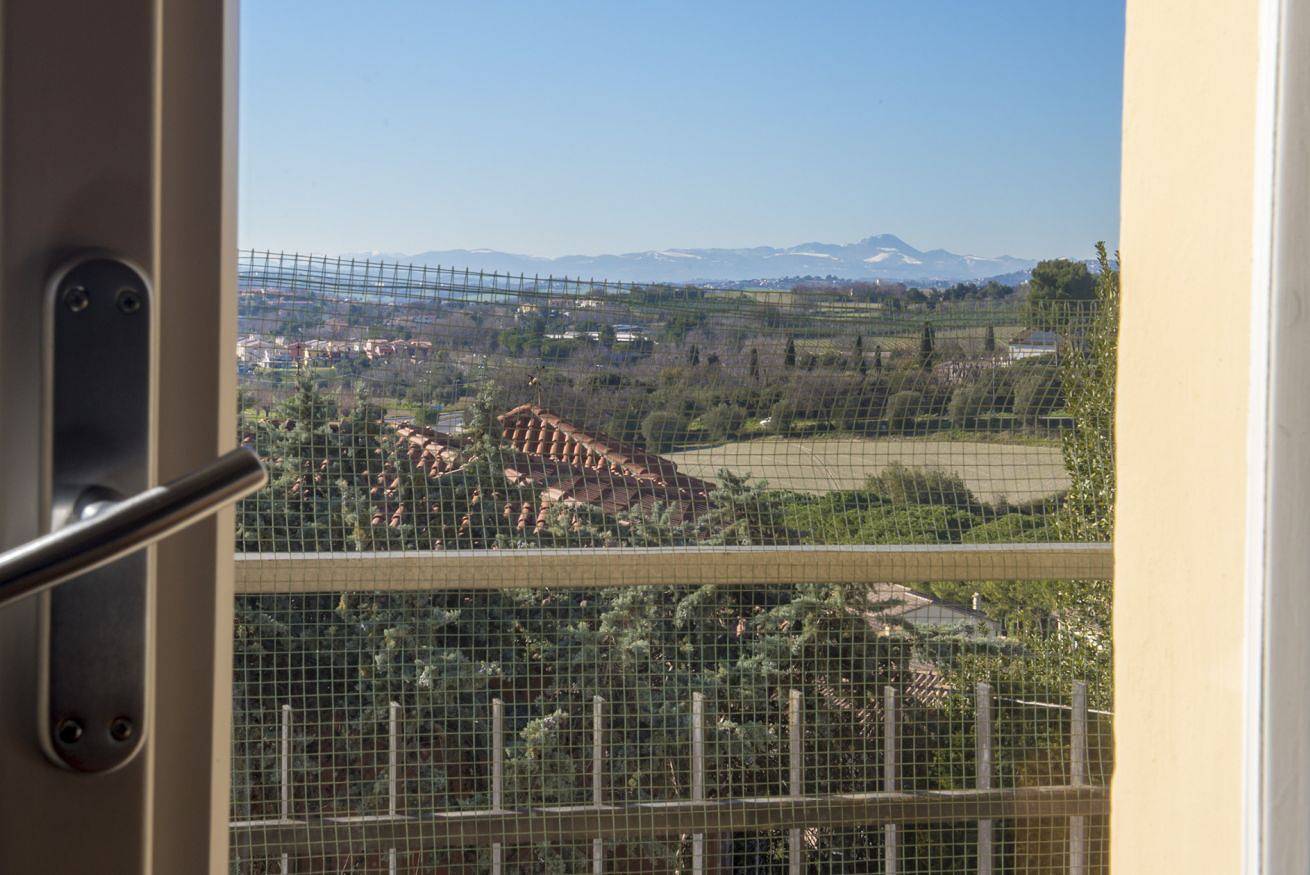 Appartamento intero, S034 - Sirolo, quadrilocale in centro arredato con gusto in Sirolo, Riviera del Conero