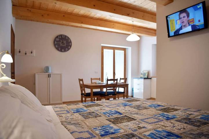 Montefiore Haus 13 - Iris Bauernhaus in der Landschaft der Marken in Monsano, Ancona Provinz