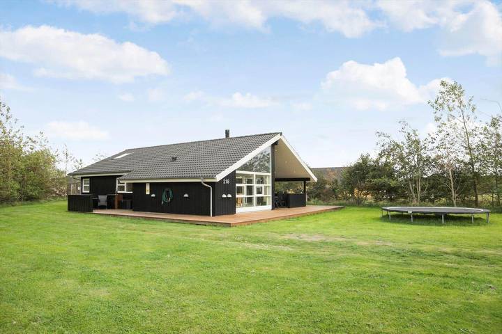 Ferienhaus für 8 Personen, mit Terrasse und Sauna sowie Garten und Whirlpool, kinderfreundlich in Tranum Strand