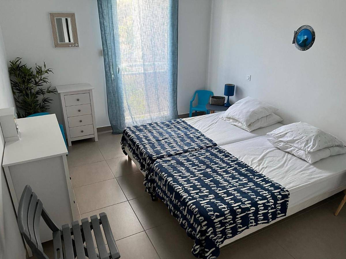 Bord De Mer, Commerces Rivière 15mn in Santa-Lucia-di-Moriani, Arrondissement de Corte