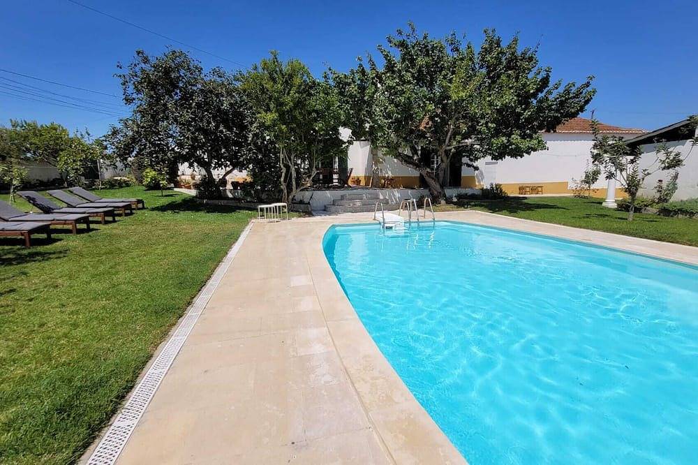 9 min. from the beaches of the Silver Coast, charming quinta 5 bedrooms + pool in São Bartolomeu dos Galegos, Lisbon District