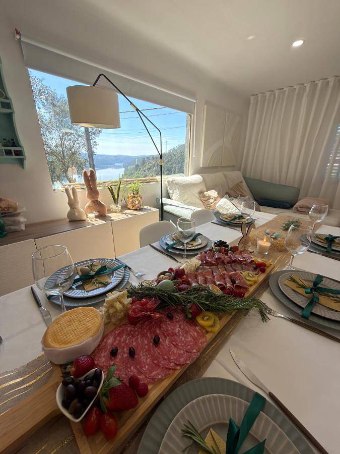 Location de vacances pour 11 personnes, avec piscine ainsi que vue et jardin, adapté aux familles dans Melres - 3