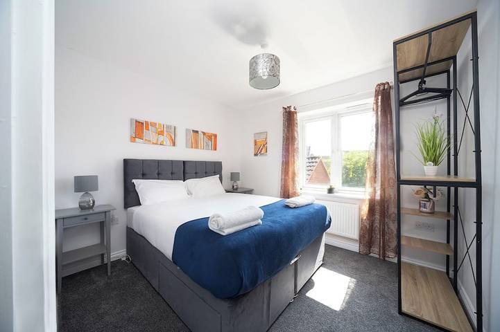 6 Bed Hse Perfect for Contractors & Large Groups in Milton Keynes, Südostengland