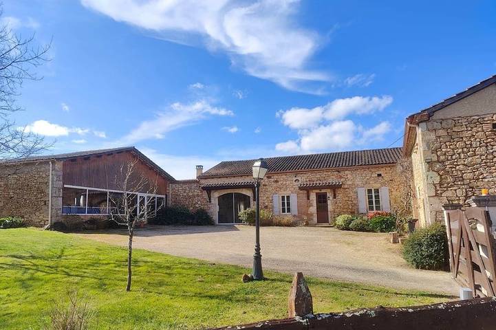 Location de vacances pour 8 personnes, avec terrasse et jardin, animaux acceptés à Salles (Lot-et-Garonne)