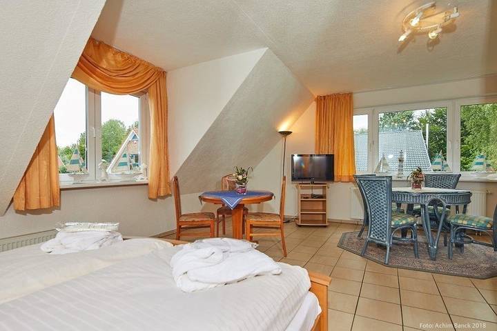 Doppelzimmer mit kleiner Pantryküche Gästehaus Unter den Linden in Mühbrook, Rendsburg-Eckernförde