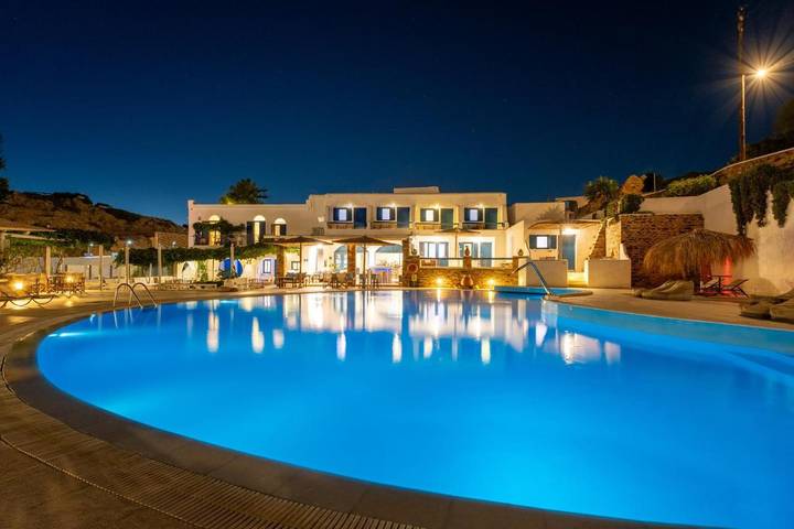 Appart’hôtel pour 4 personnes, avec Terrasse ainsi que Jardin et Piscine