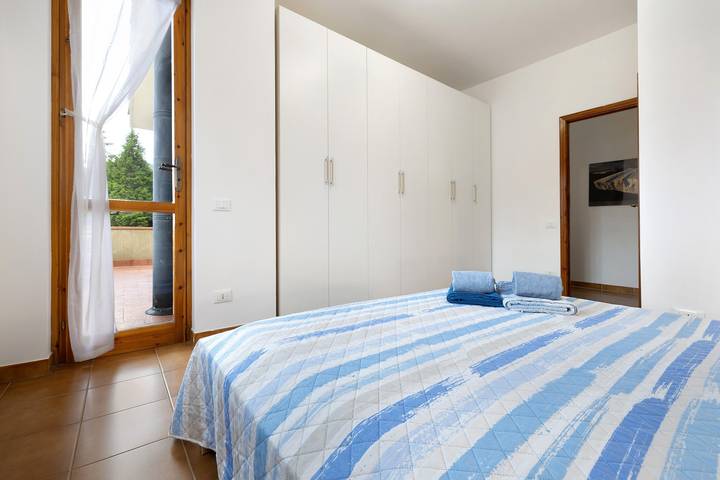Appartement entier, Appartement « Elena E Joerg 1 » avec vue montagne, jardin commun et Wi-Fi in Vezzi Portio, Riviera di Ponente