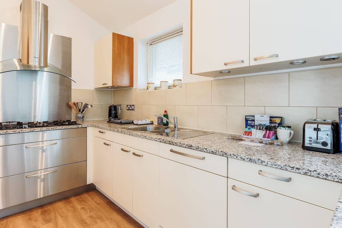Entire apartment, Casa Lisa - Two-bedroom Penthouse with Large Roof Terrace in Poole, Poole Harbour