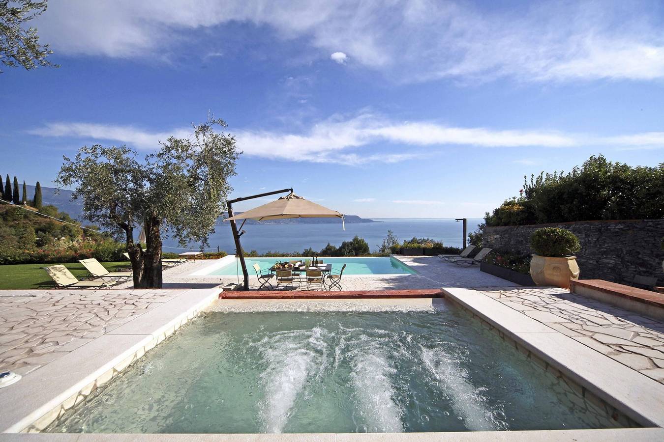 Villa Teodora in Toscolano-Maderno in Toscolano-Maderno, Prealpi Gardesane