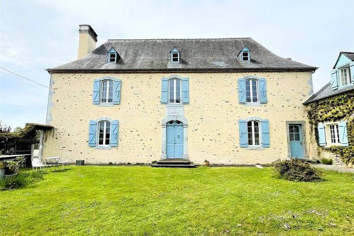 Gîte pour 9 personnes, avec jardin dans Lucgarier