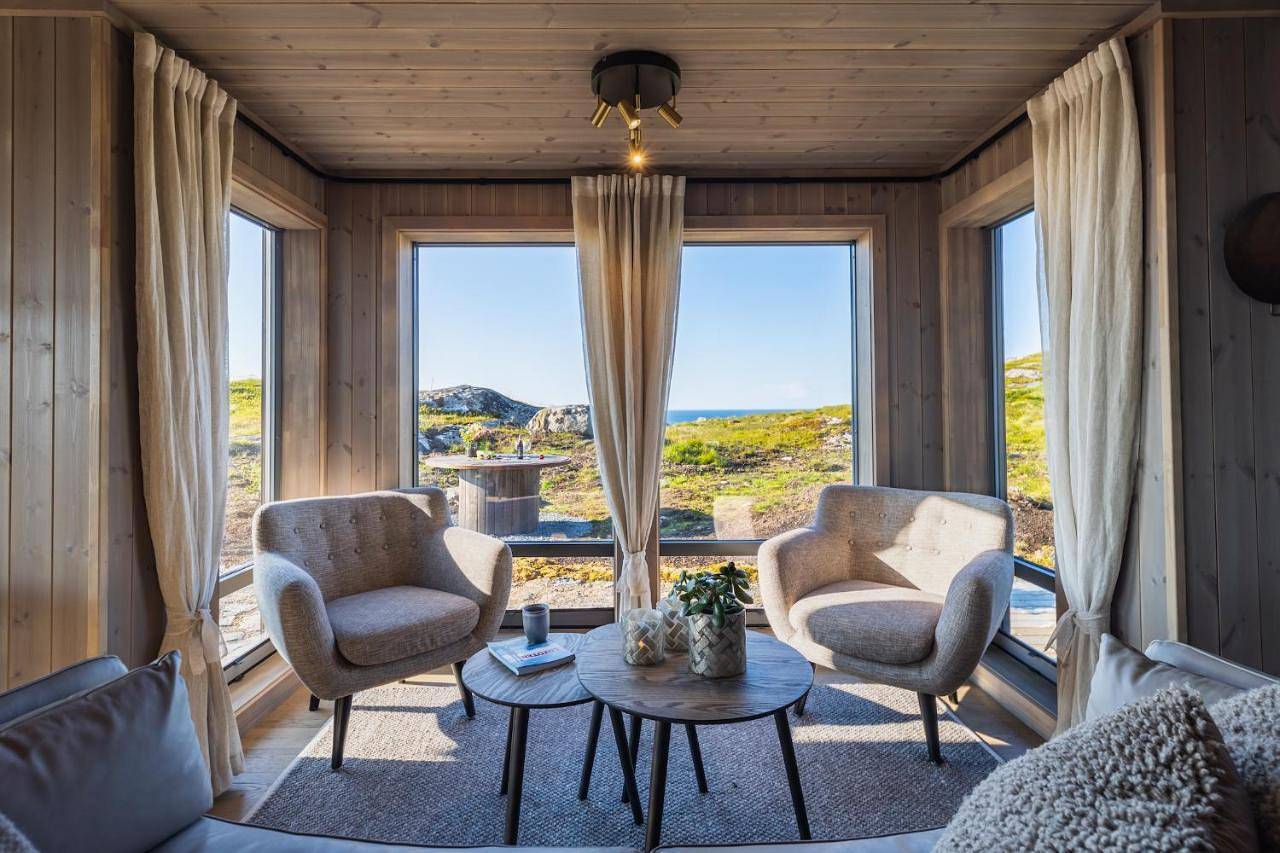 The Magic View of Lofoten - Nature & Sea in Moskenes
