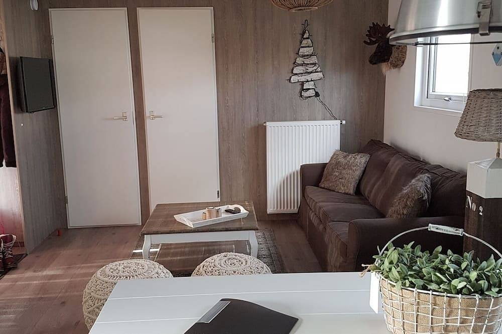 Charmingly decorated chalet Florence 2 near the sea serooskerke in Serooskerke, Walcheren