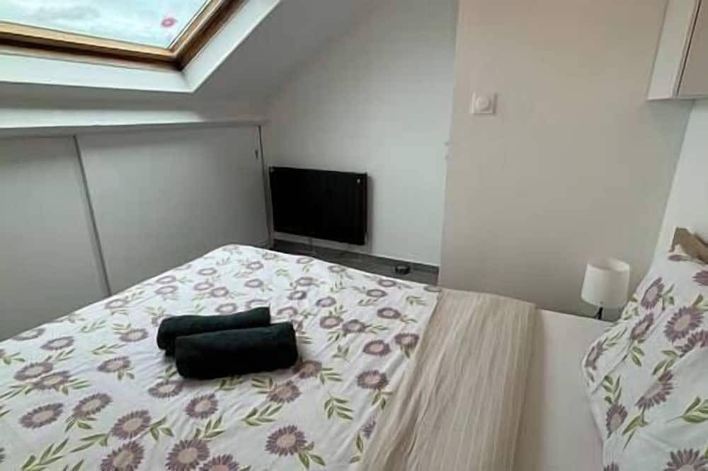 Entire apartment, T2 quiet and bright Near train station in Arras, Arras region