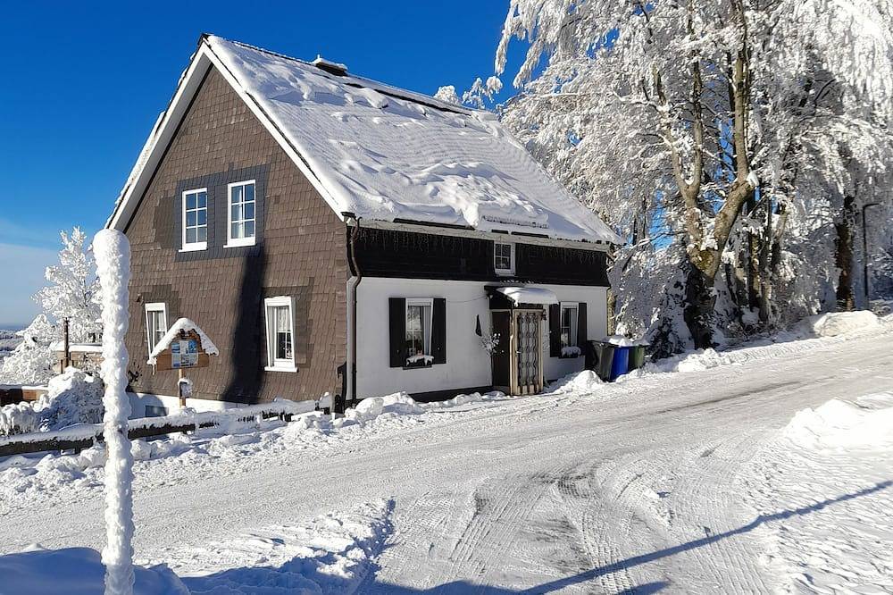 Gezellige kindvriendelijke vakantiewoning met ruim terras en zicht op de piste in Altastenberg, Hochsauerlandkreis