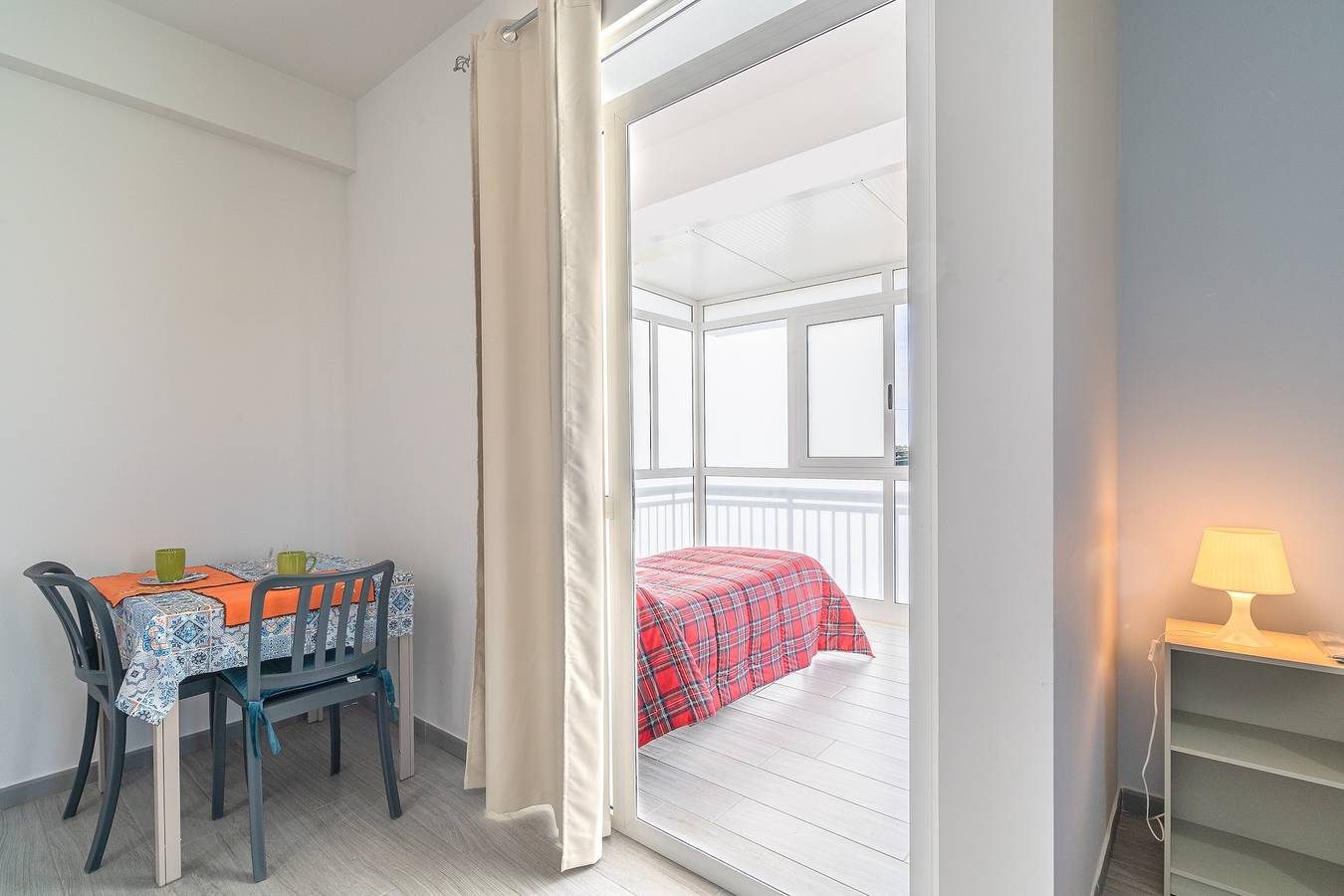 Habitación 'Leverblu 6' con terraza compartida, Wi-Fi y aire acondicionado. in Marina di Avola, Avola