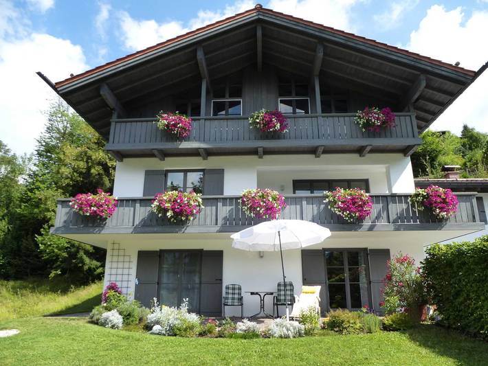 Ferienwohnung für 3 Personen, mit Terrasse und Garten sowie Ausblick und Seeblick am Schliersee