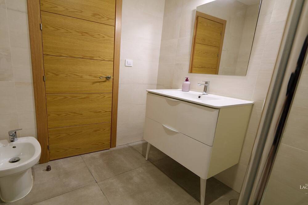 Ganze Wohnung, Buganvilla Apartment with Shared Pool in Puerto Real, Costa de la Luz