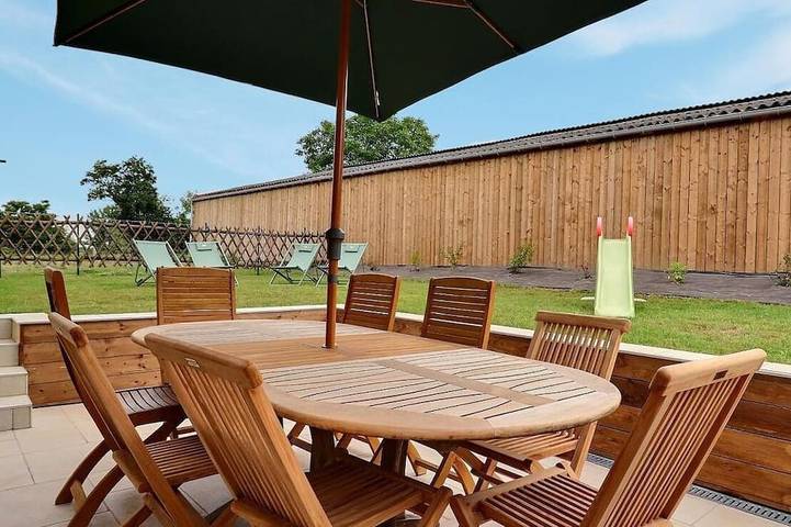Location de vacances pour 8 personnes, avec jardin et terrasse à Pocé-les-Bois