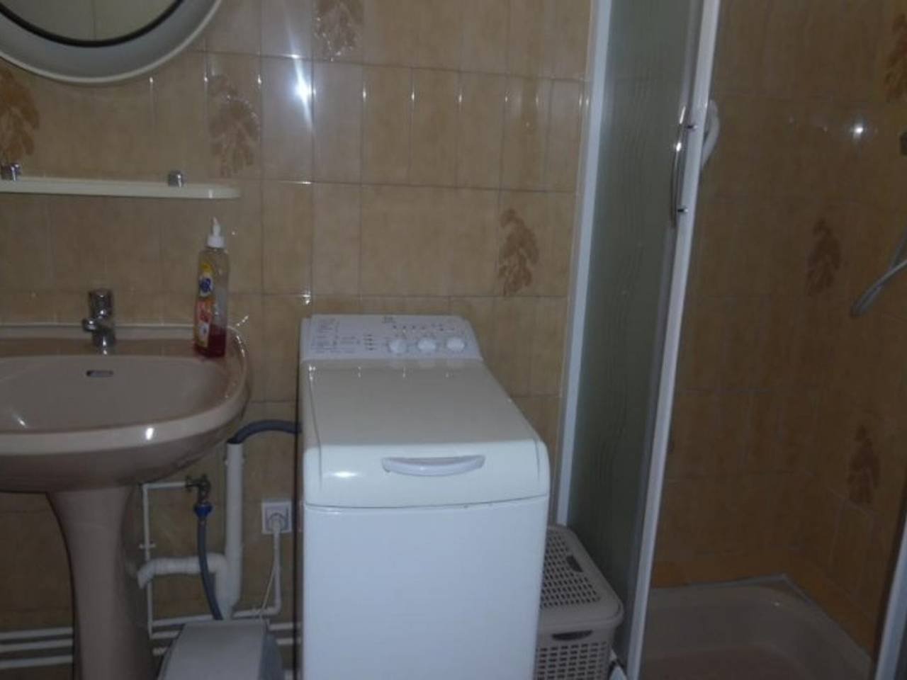 Studio entier, Studio confortable avec loggia et garage, proche centre-ville et cures, animaux bienvenus in Amélie-les-Bains-Palalda, Région de Céret