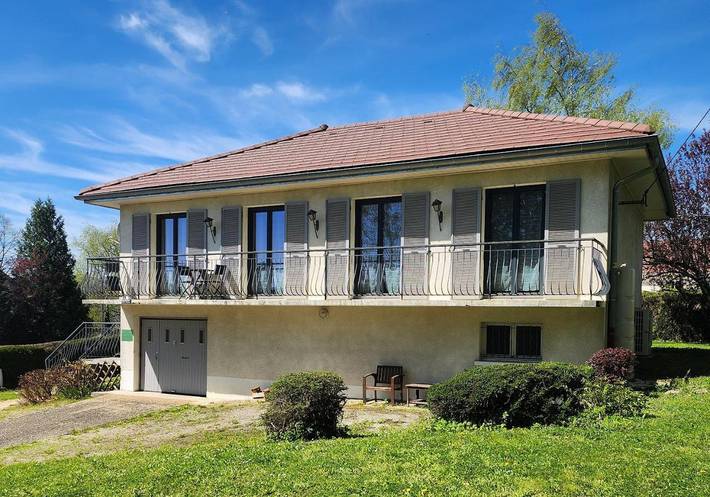 Location de vacances pour 6 personnes, avec Balcon ainsi que Terrasse et Jardin à Patornay