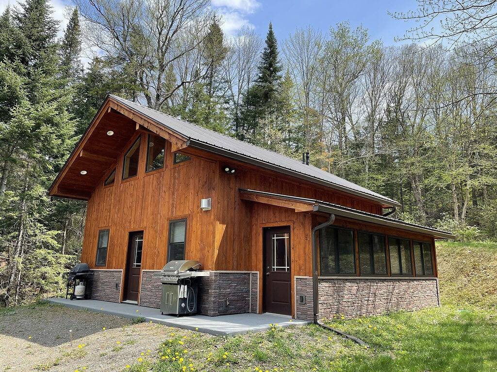Trailside at Middle Pond in Pittsburg (NH), Coös County