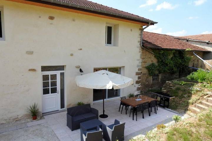 Location de vacances pour 6 personnes, avec jardin dans Dommartin-le-Franc - 2