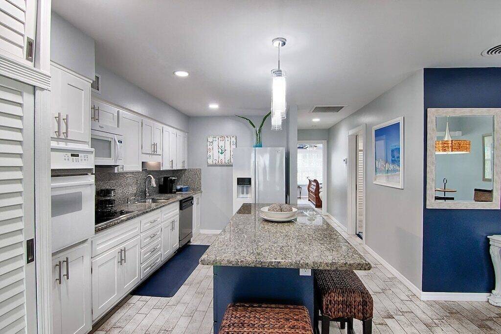 Für dieses versteckte Juwel wird kein Auto benötigt, nur wenige Schritte vom Strand und der Atlantic Avenue entfernt! in Delray Beach, Palm Beach County