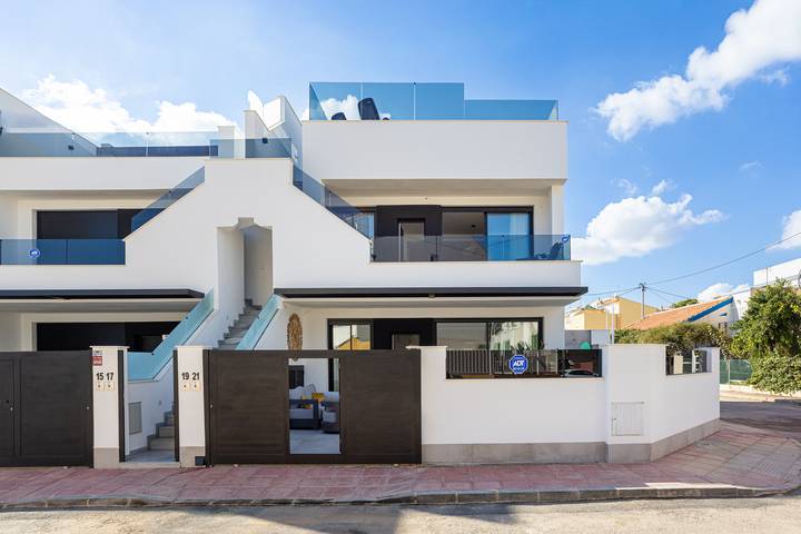 Ferienhaus für 6 Personen, mit Terrasse und Balkon/Terrasse - 1