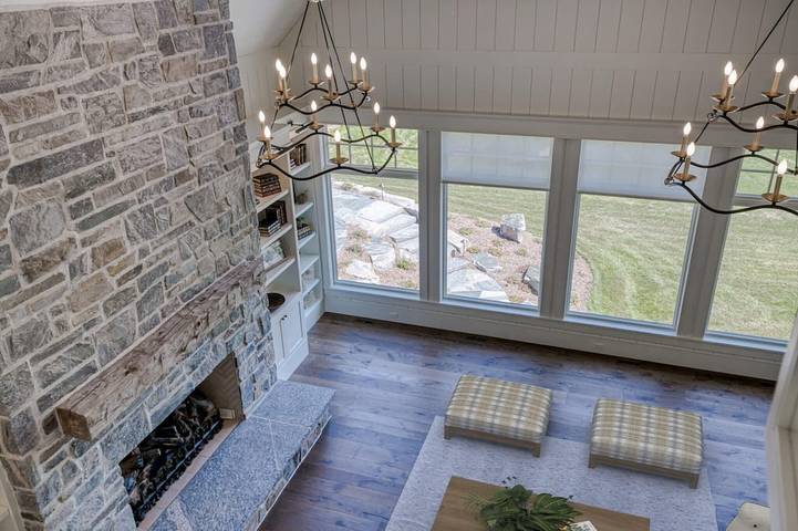 Vacation rental for 16 people, with yard and hot tub as well as balcony in Torch Lake